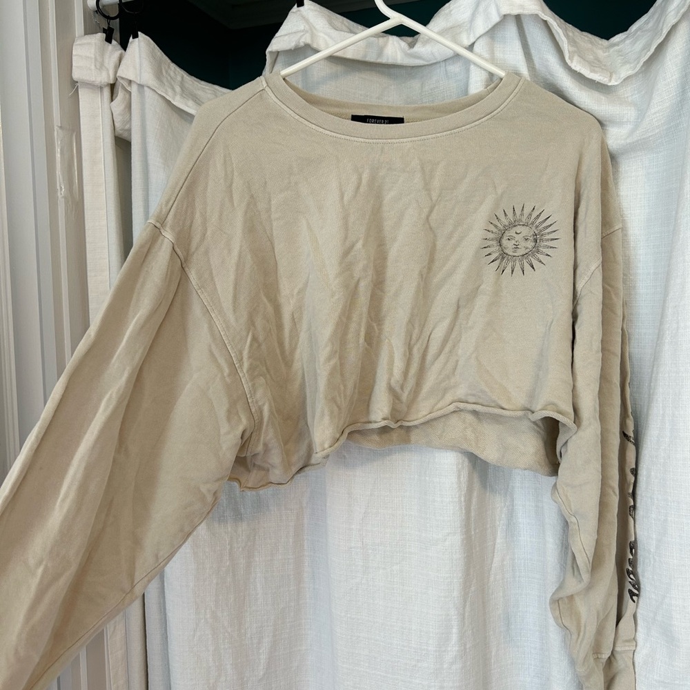 Long sleeve cropped graphic tee size S